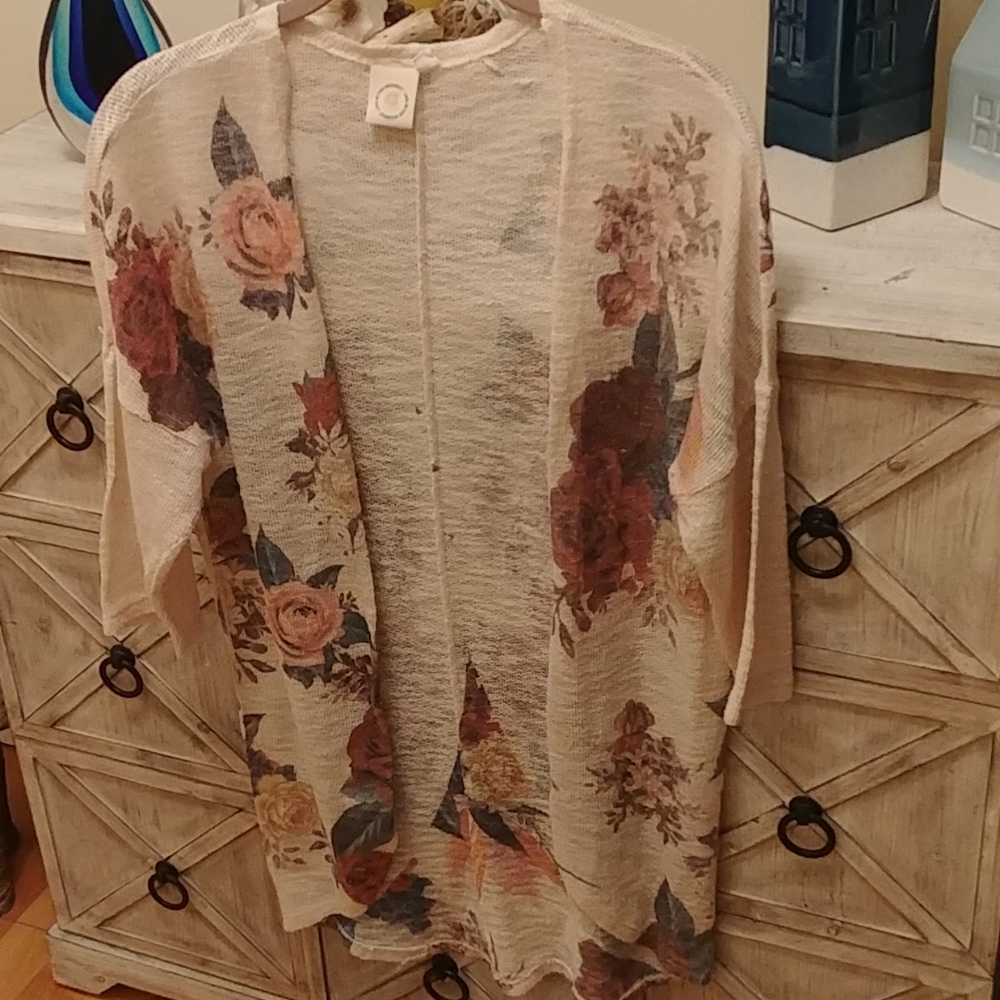 Vintage flower top / duster. Very cute!